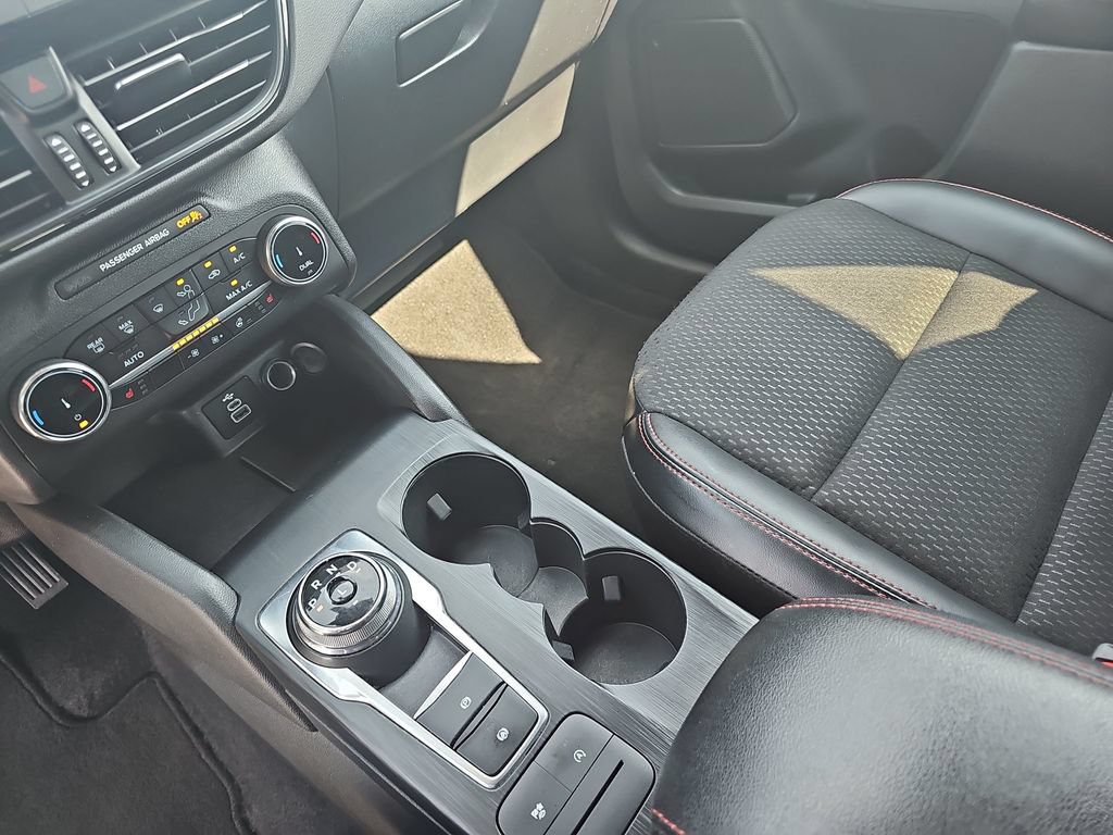 Certified 2025 Ford Escape ST-Line Select AWD/4WD image 24