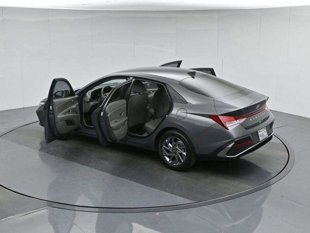 Used 2024 Hyundai Elantra SEL image 44