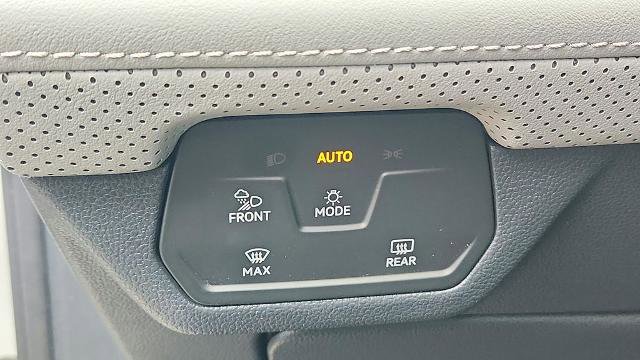 Used 2025 Volkswagen Atlas Peak Edition SE image 10