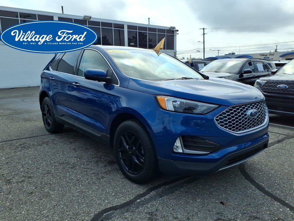 Certified 2024 Ford Edge SEL w/ Convenience Package AWD/4WD image 4