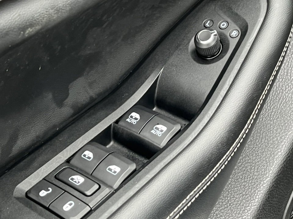 Used 2023 Jeep Grand Cherokee Limited w/ Luxury Tech Group II image 19