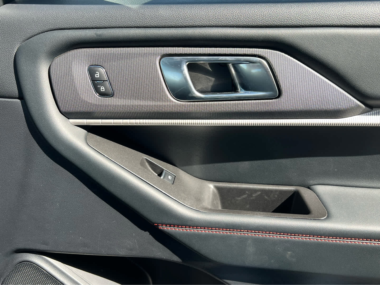 Certified 2025 Ford Explorer ST-Line w/ Premium Package AWD/4WD image 19