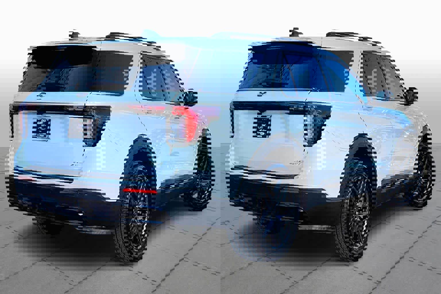 Certified 2025 Ford Explorer ST-Line w/ Premium Package image 5