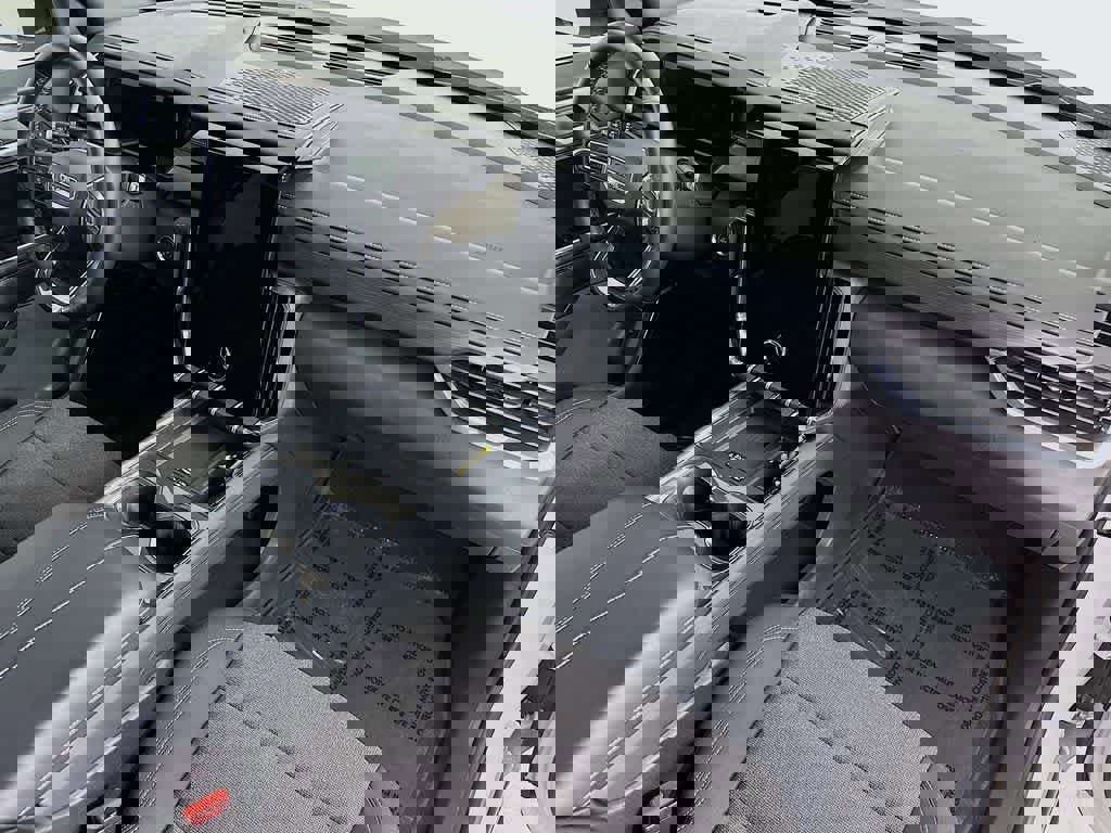 Used 2025 GMC Acadia Elevation image 34