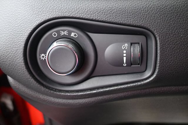Used 2023 Jeep Renegade Latitude AWD/4WD image 8