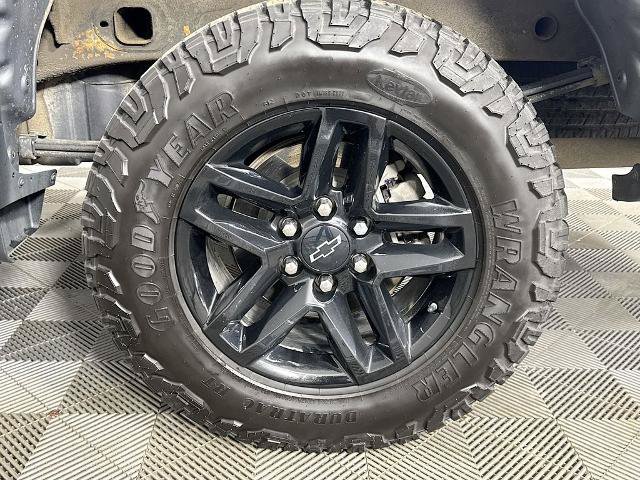 Used 2021 Chevrolet Silverado 1500 LT Trail Boss w/ LPO, Dark Essentials Package AWD/4WD image 30