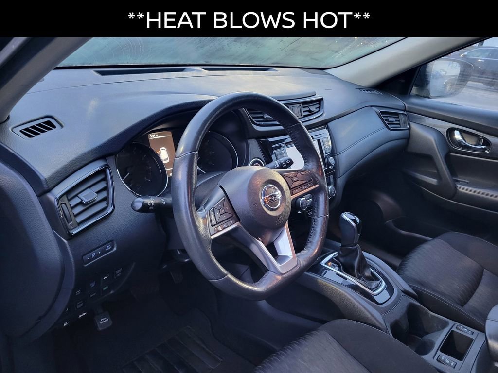 Used 2017 Nissan Rogue SV w/ SV Premium Package image 15