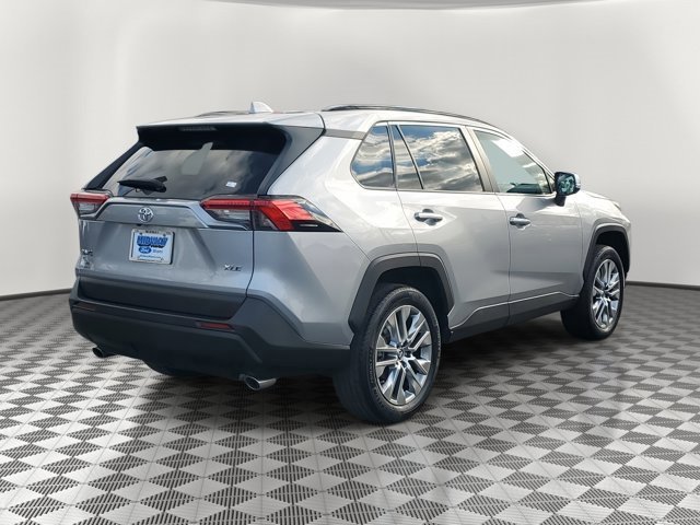 Used 2023 Toyota RAV4 XLE Premium image 4