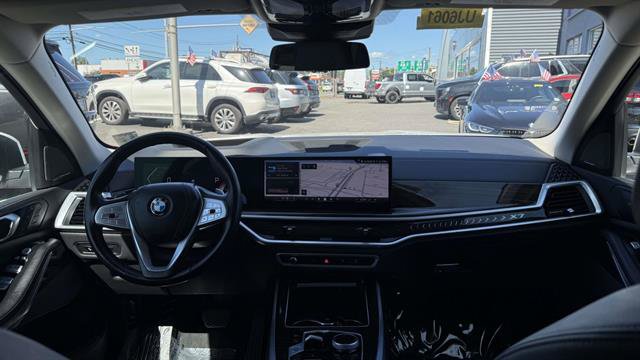 Used 2024 BMW X7 xDrive40i w/ Premium Package AWD/4WD image 25