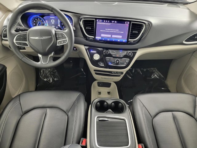 Used 2024 Chrysler Pacifica Touring-L FWD image 20