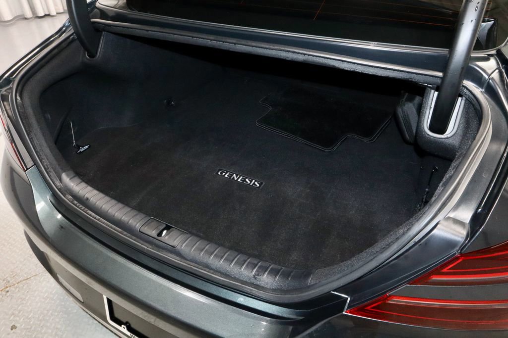 Used 2023 Genesis G70 2.0T image 16