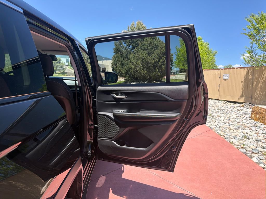 Used 2023 Jeep Grand Cherokee L Laredo AWD/4WD image 30