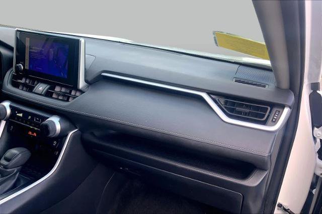 Used 2025 Toyota RAV4 LE AWD/4WD image 19