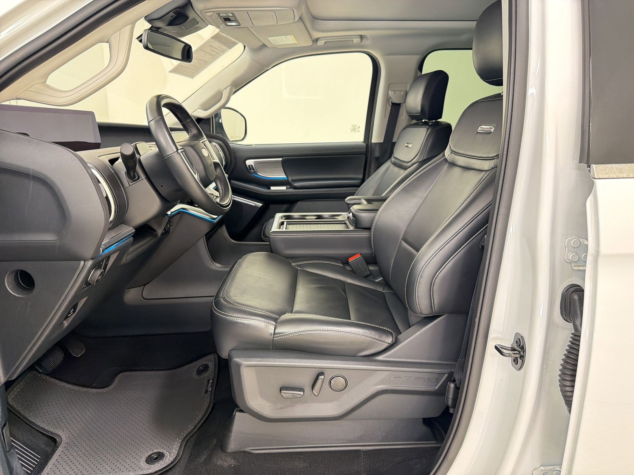 Certified 2025 Ford Expedition Max Platinum AWD/4WD image 5