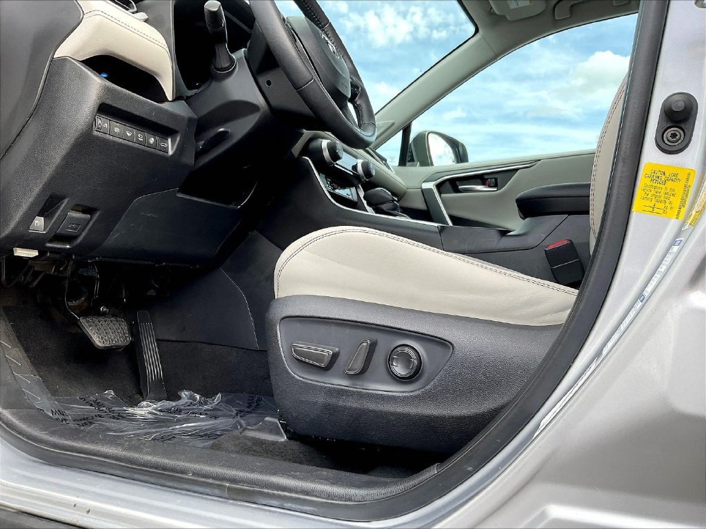 Used 2022 Toyota RAV4 Limited AWD/4WD image 43
