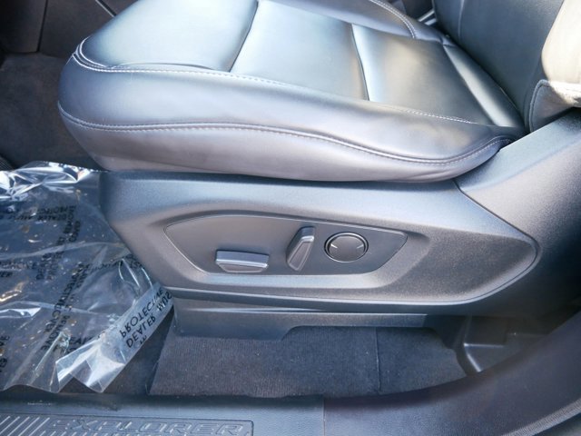 Certified 2022 Ford Explorer XLT w/ Equipment Group 202A image 8