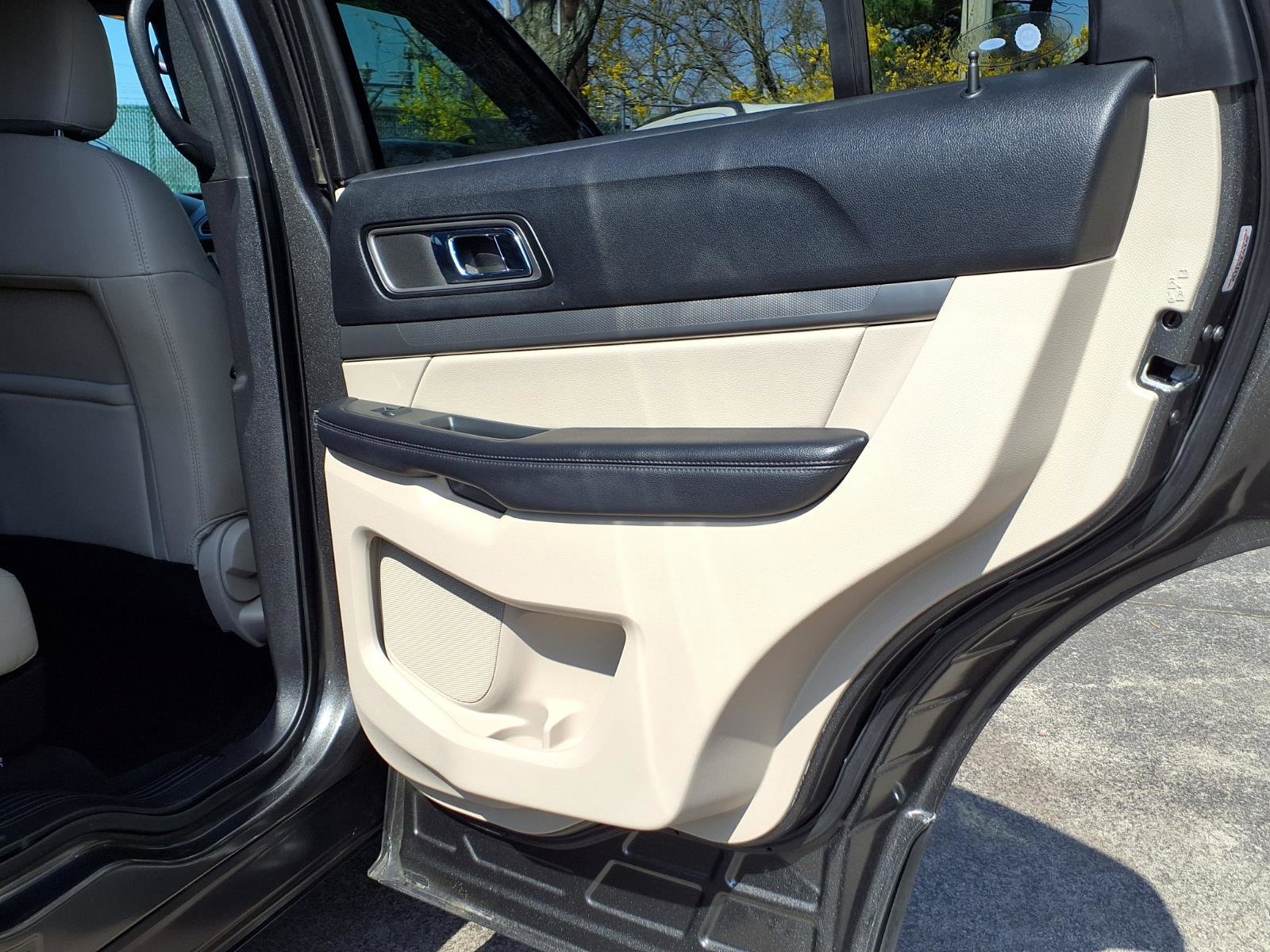 Certified 2019 Ford Explorer XLT w/ Equipment Group 202A AWD/4WD image 14