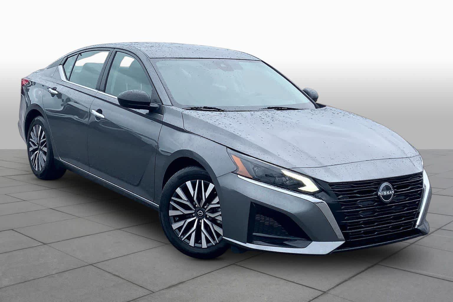 Used 2025 Nissan Altima 2.5 SV FWD image 3