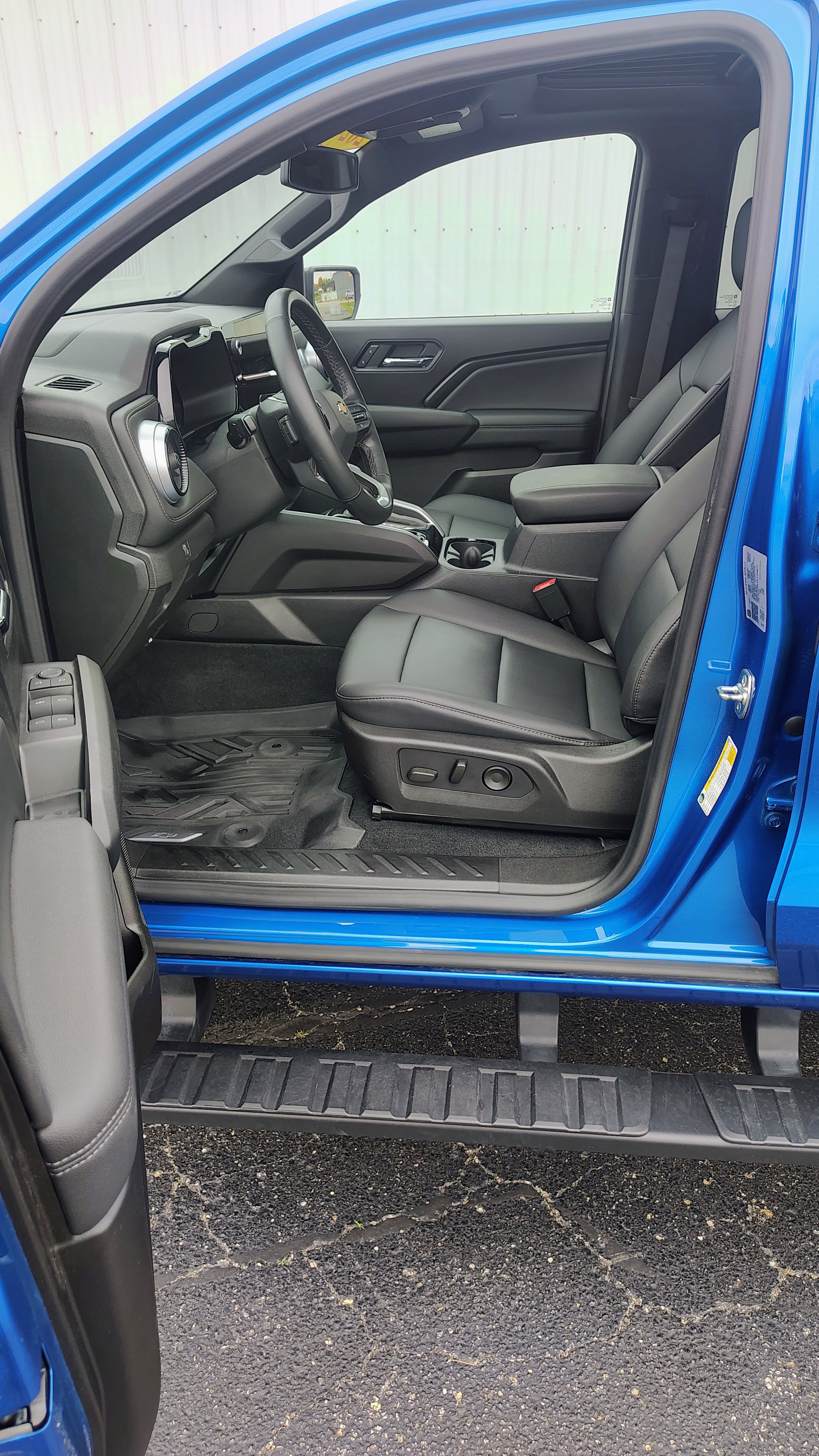 Used 2024 Chevrolet Colorado LT w/ LT Convenience Package III AWD/4WD image 16