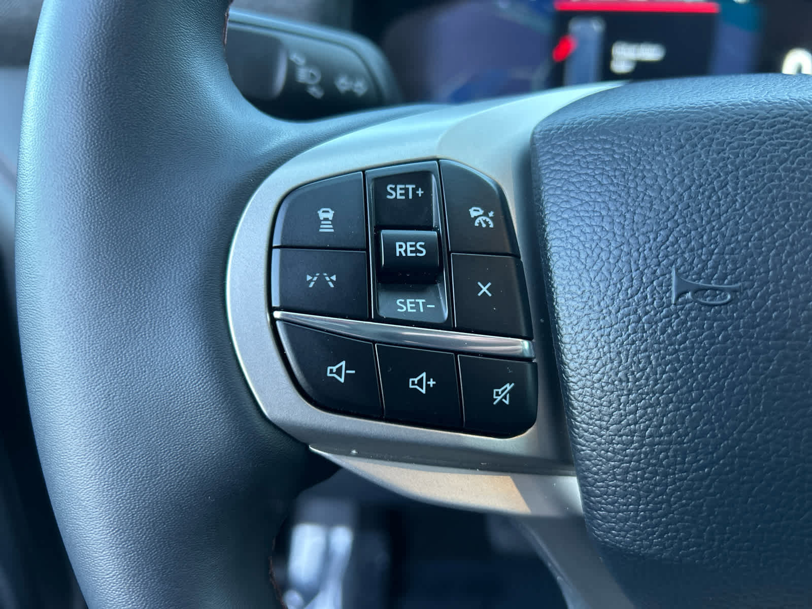 Certified 2025 Ford Explorer Active image 31