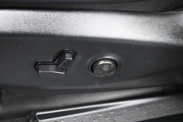 Used 2025 Chrysler Pacifica Select FWD image 12