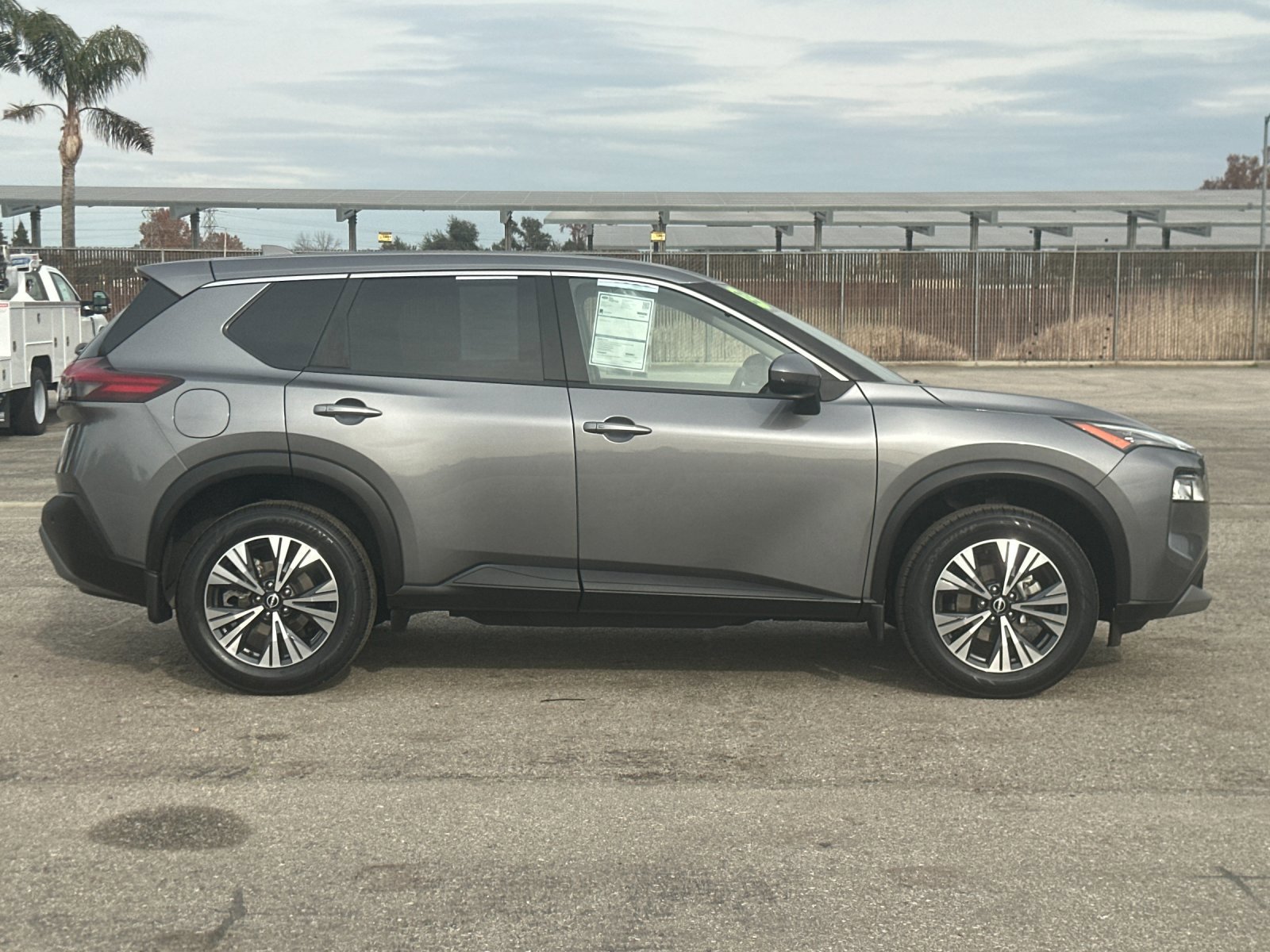Used 2023 Nissan Rogue SV image 6