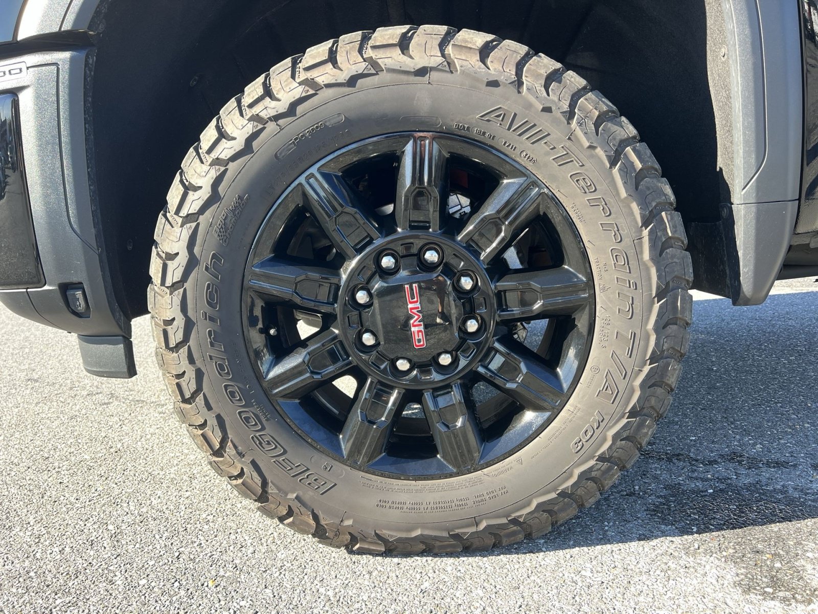 Used 2025 GMC Sierra 2500 AT4 w/ AT4 Premium Plus Package AWD/4WD image 12