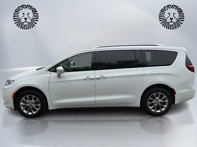 Used 2021 Chrysler Pacifica Touring-L AWD/4WD image 8