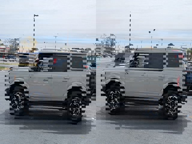 Certified 2025 Ford Bronco Outer Banks image 2