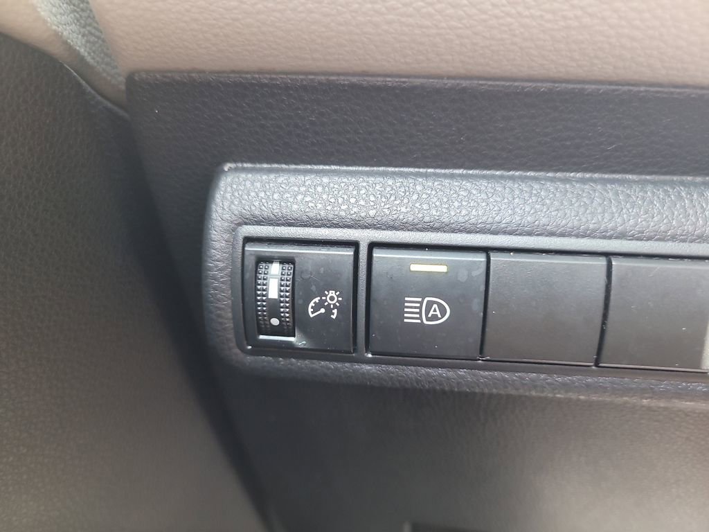 Used 2021 Toyota Corolla LE FWD image 22
