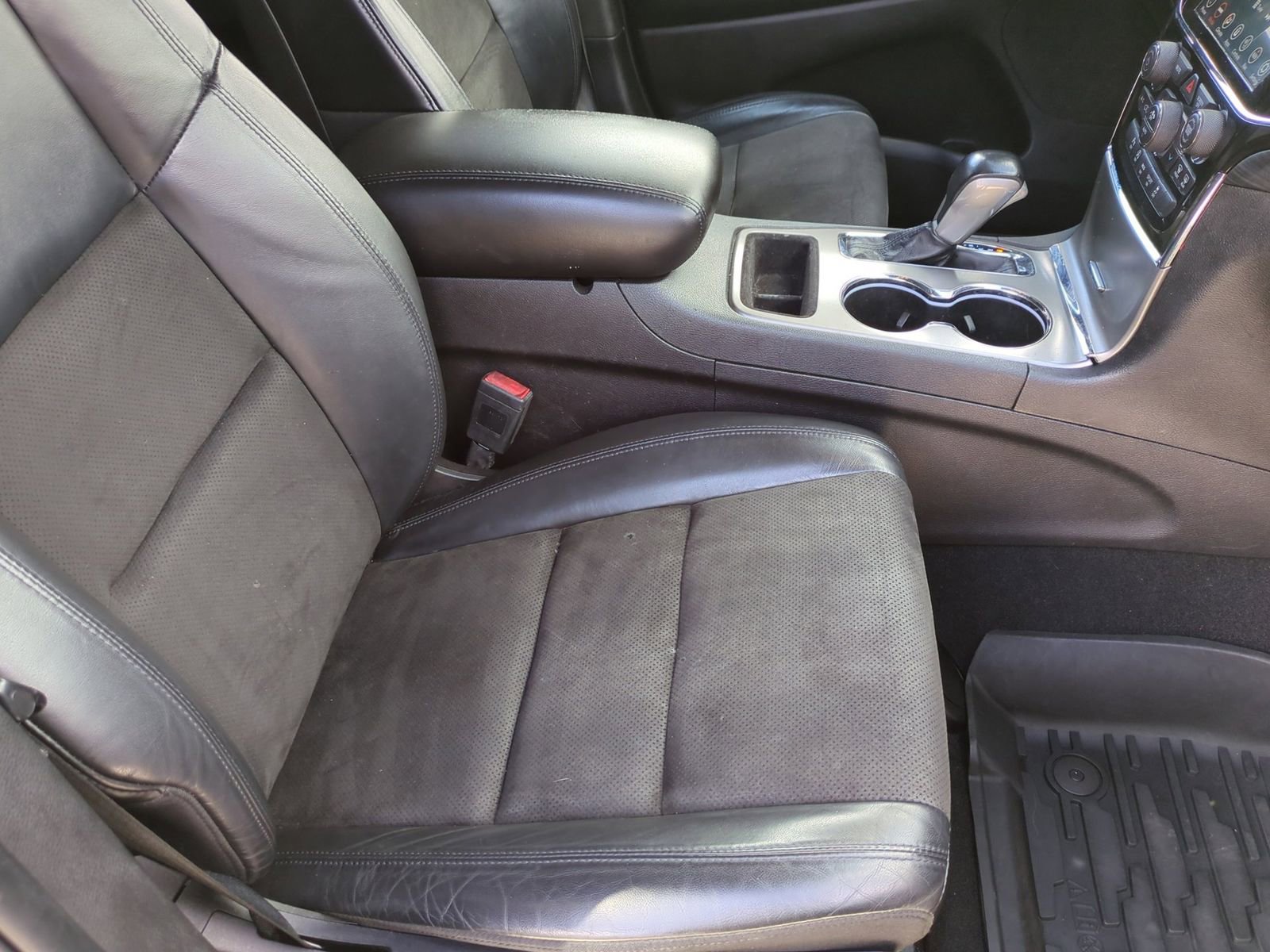 Used 2021 Jeep Grand Cherokee Laredo X AWD/4WD image 25