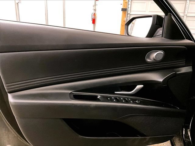 Used 2023 Hyundai Elantra SEL w/ Convenience Package FWD image 22