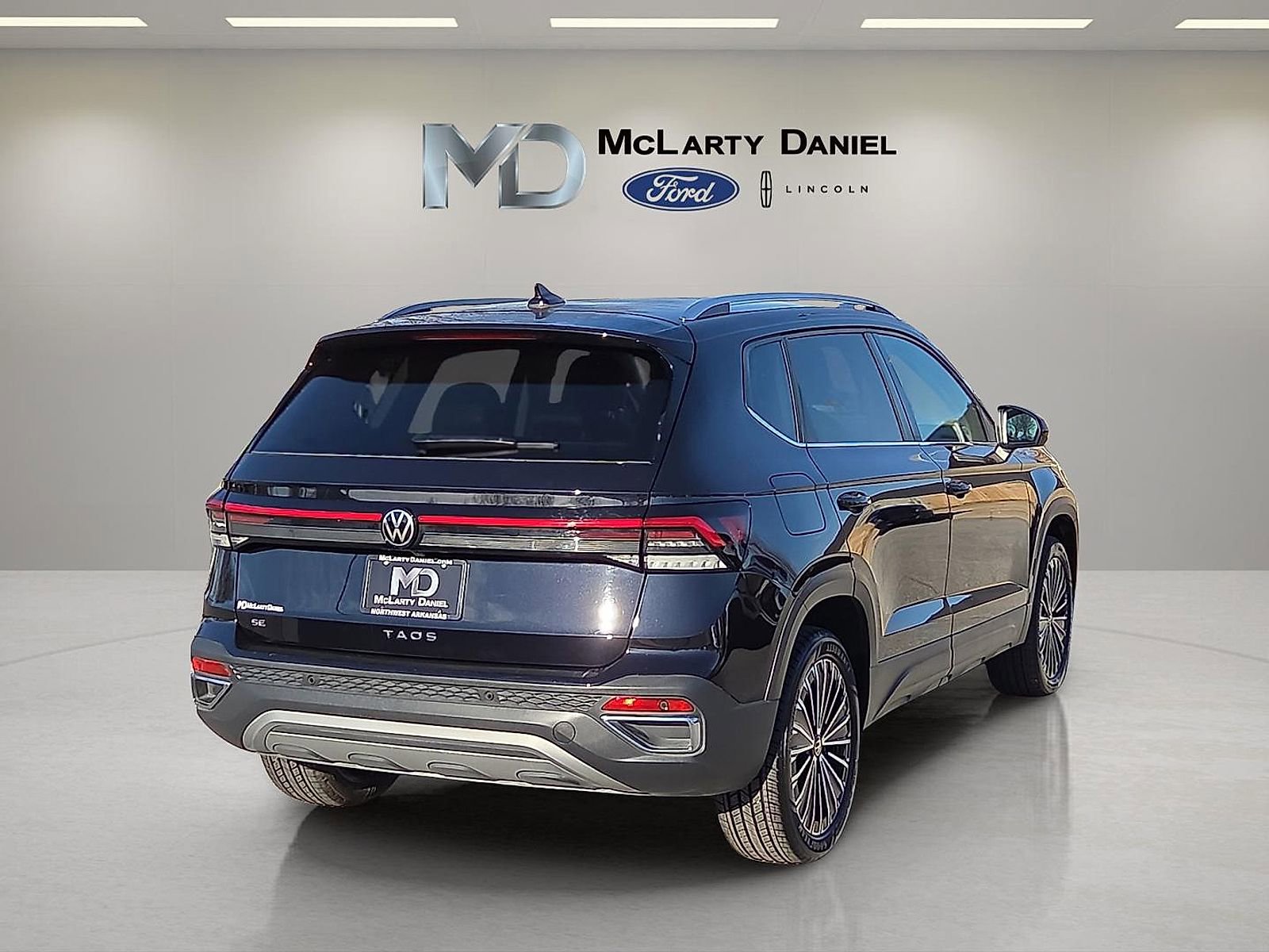 Used 2025 Volkswagen Taos SE image 5