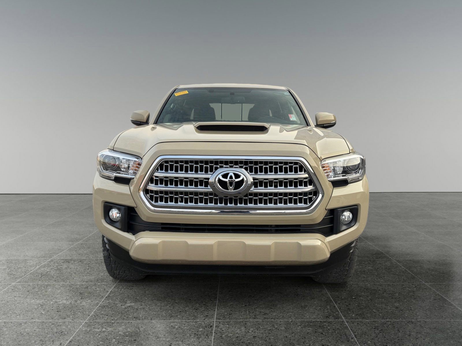 Used 2017 Toyota Tacoma TRD Sport image 8