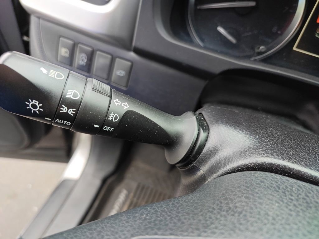 Used 2019 Toyota Highlander XLE FWD image 13