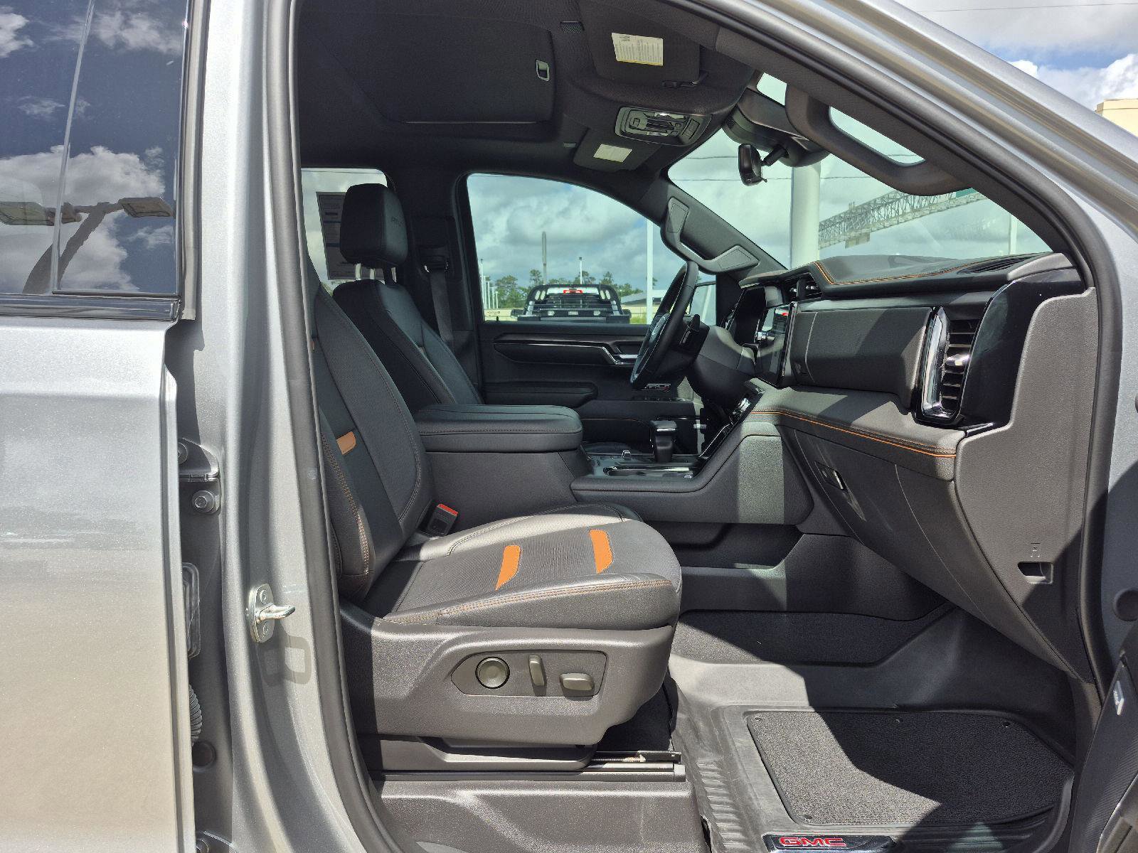 Used 2024 GMC Sierra 1500 AT4 w/ Technology Package AWD/4WD image 16