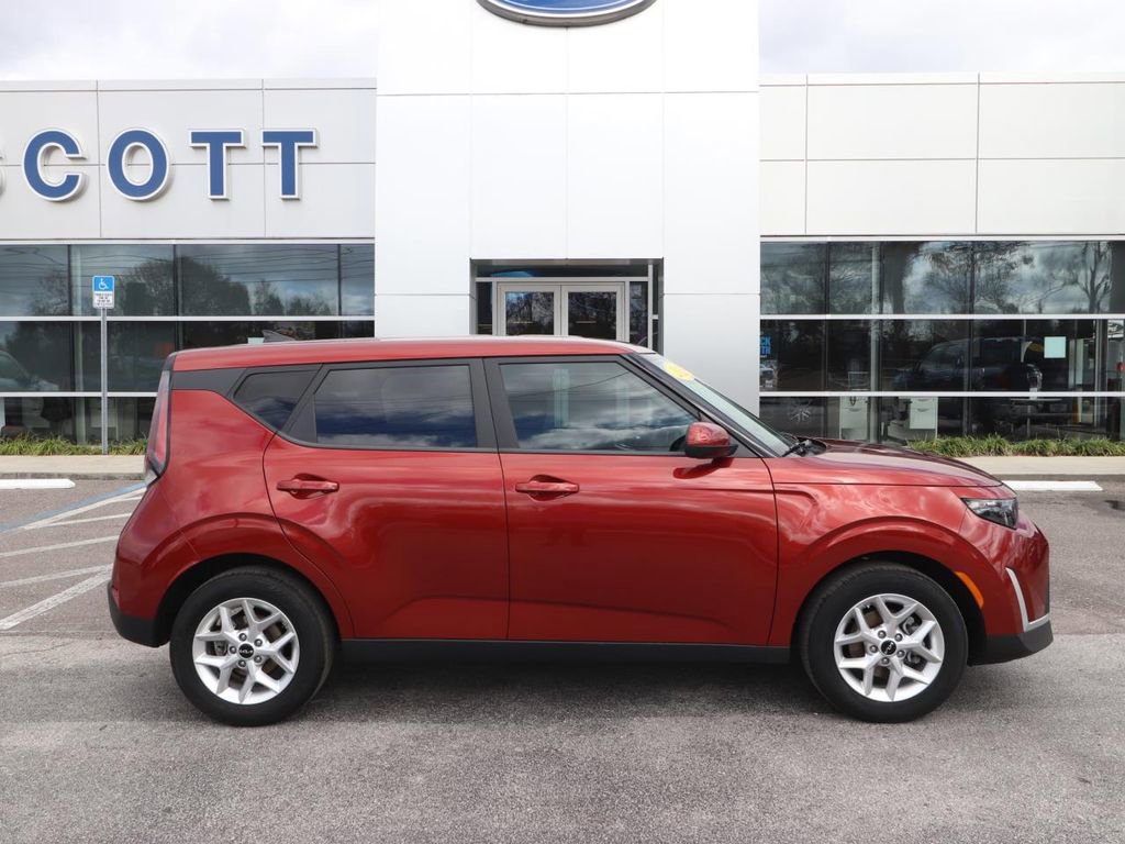 Used 2025 Kia Soul LX w/ LX Technology Package image 6