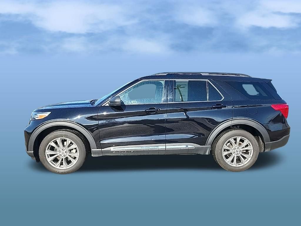 Certified 2023 Ford Explorer XLT w/ Equipment Group 202A AWD/4WD image 4