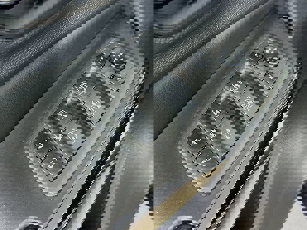 Used 2023 Jeep Cherokee Altitude Lux image 30