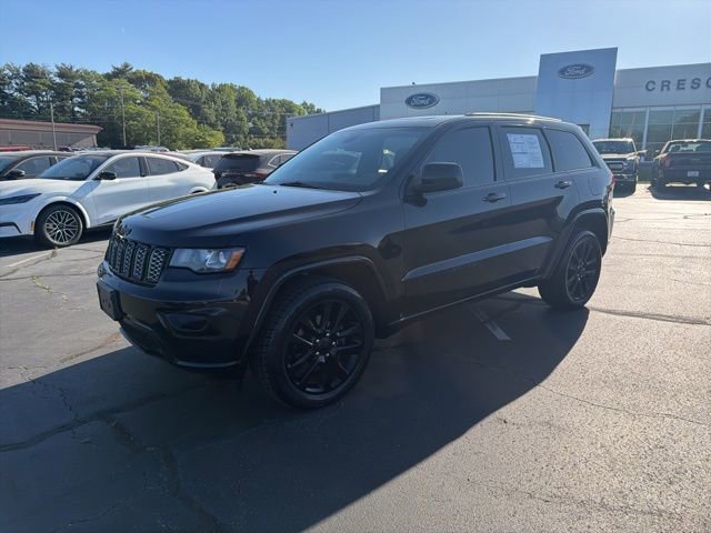 Used 2019 Jeep Grand Cherokee Altitude AWD/4WD image 3