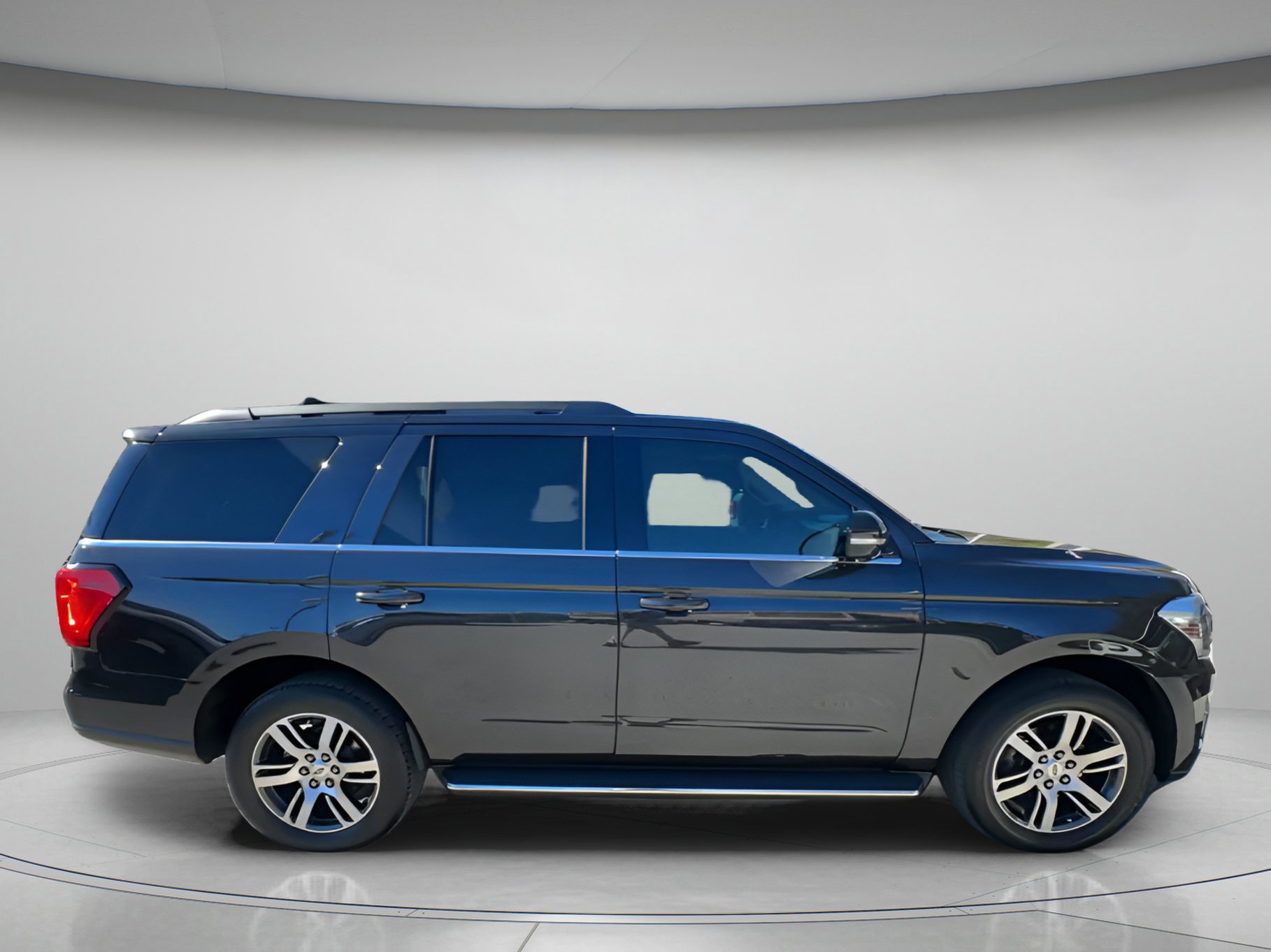 Certified 2023 Ford Expedition XLT image 28