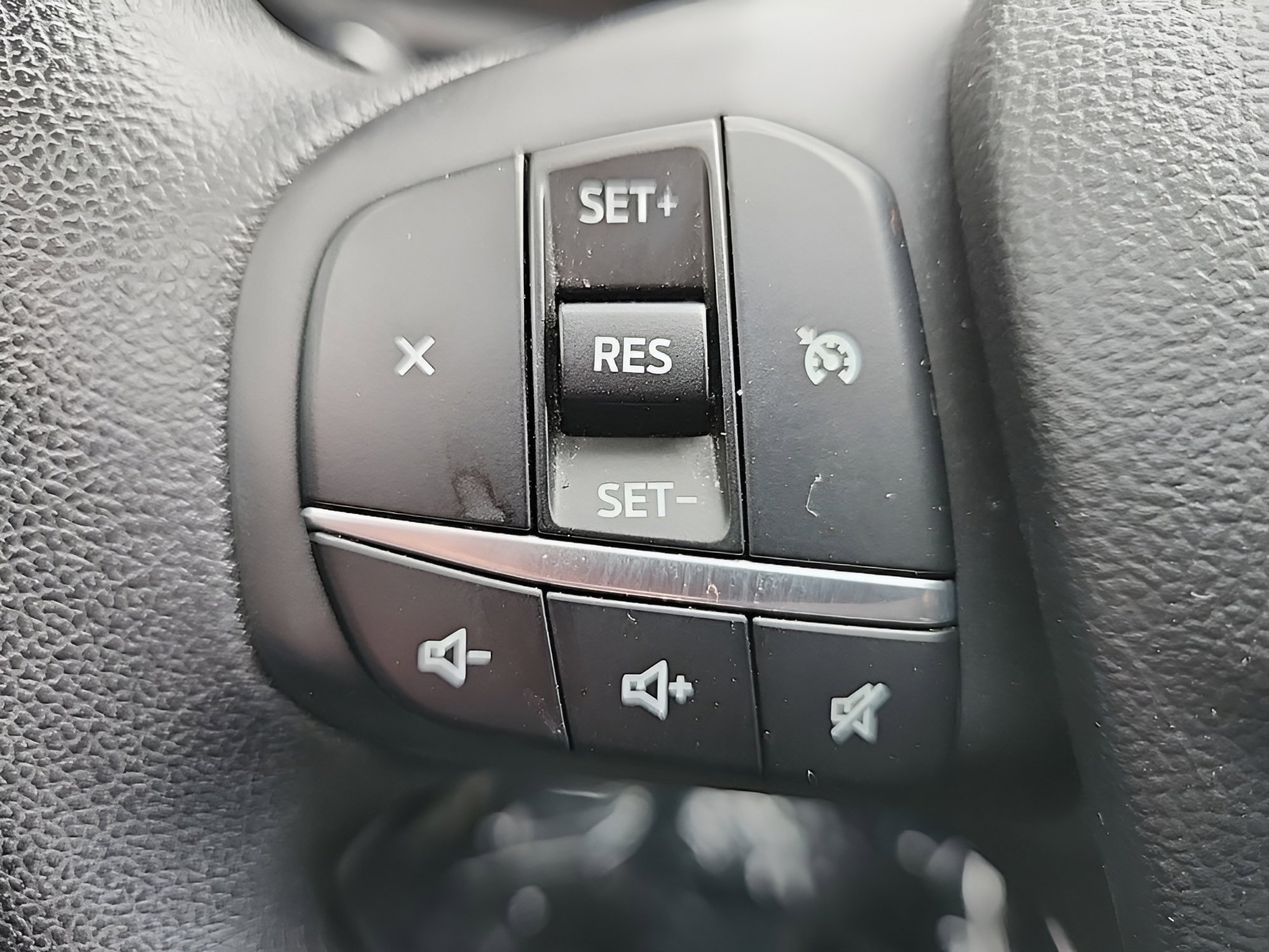 Certified 2020 Ford Escape SE image 18