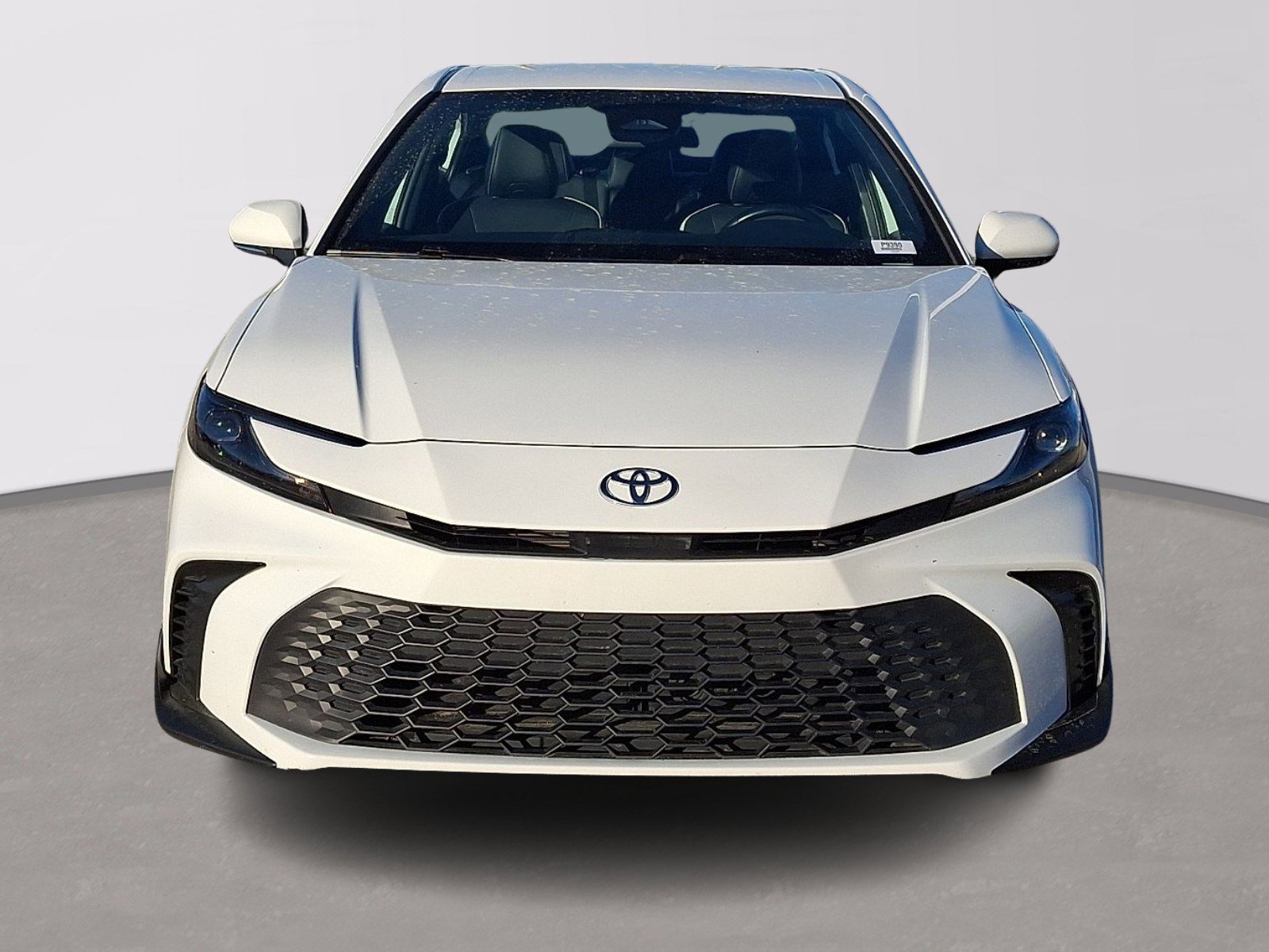 Used 2025 Toyota Camry SE FWD image 2