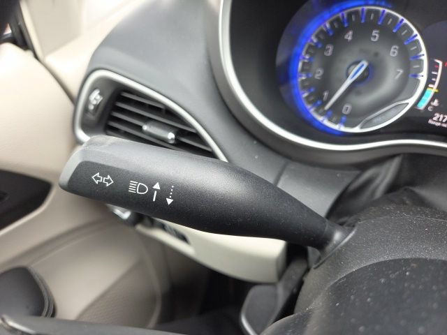 Used 2023 Chrysler Pacifica Touring-L FWD image 44