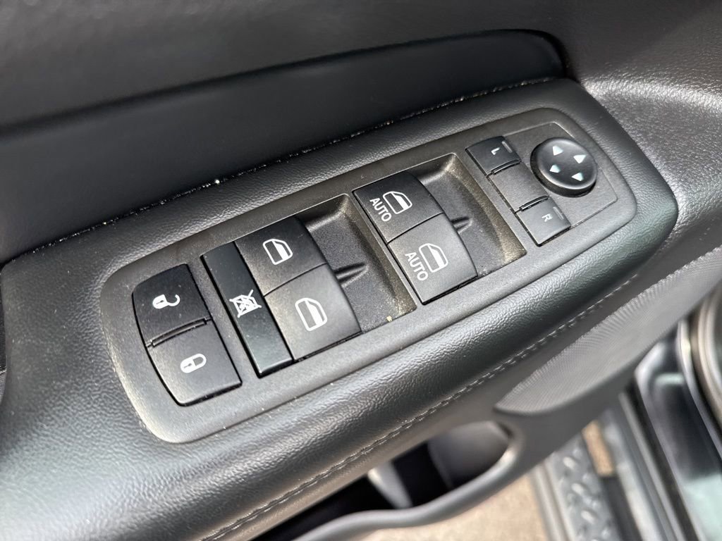 Used 2022 Jeep Grand Cherokee Laredo X image 18