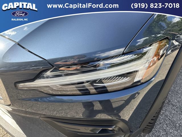 Used 2024 Volvo V60 B5 Cross Country Ultimate AWD/4WD image 11