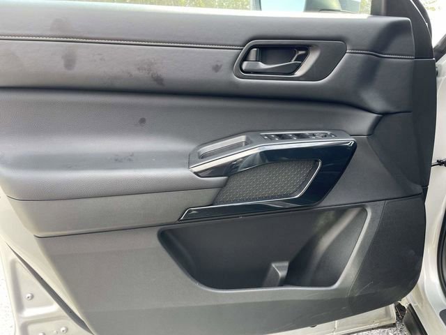 Used 2025 Nissan Pathfinder SV image 17
