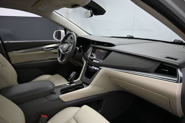 Used 2017 Cadillac XT5 Premium Luxury FWD image 36