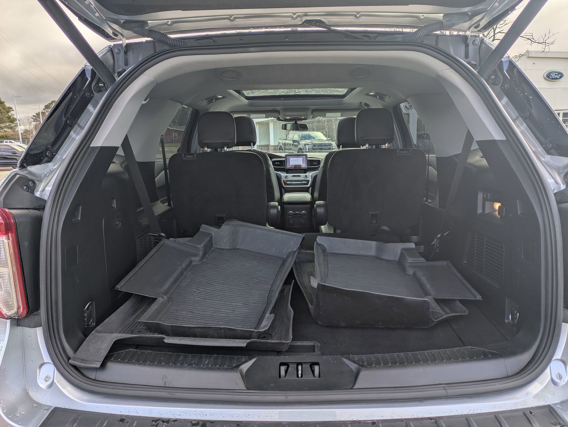 Certified 2022 Ford Explorer XLT w/ Equipment Group 202A image 31