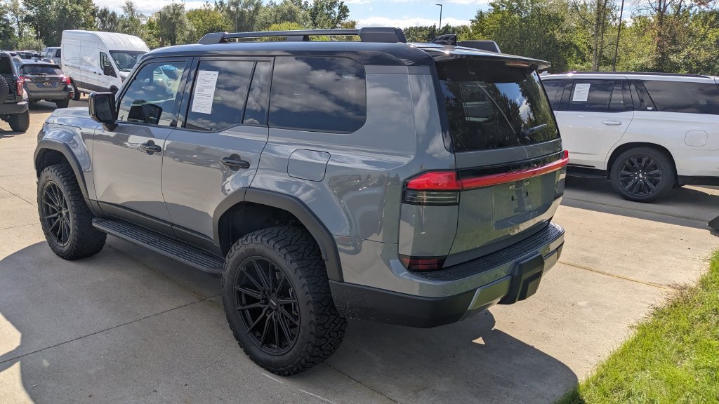 Used 2025 Lexus GX 550 AWD/4WD image 5